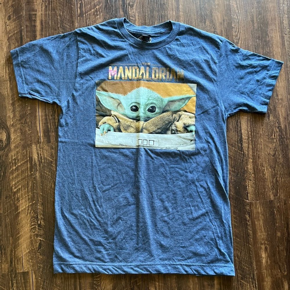 Star Wars The Mandalorian Tee size Medium